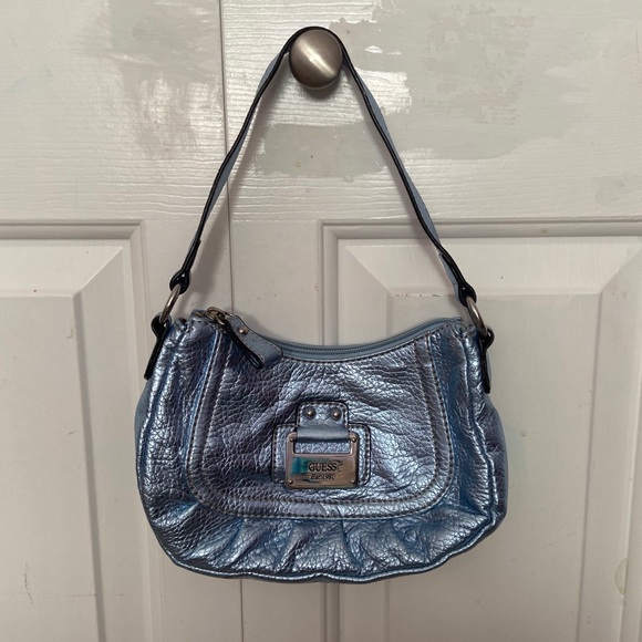 Blue guess mini purse. Might be fake - Picture 1 of 2